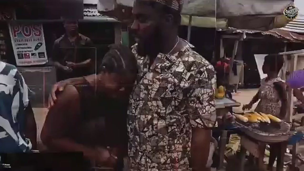 Don Crucifixto talking with a stallholder in a Lagos street market
